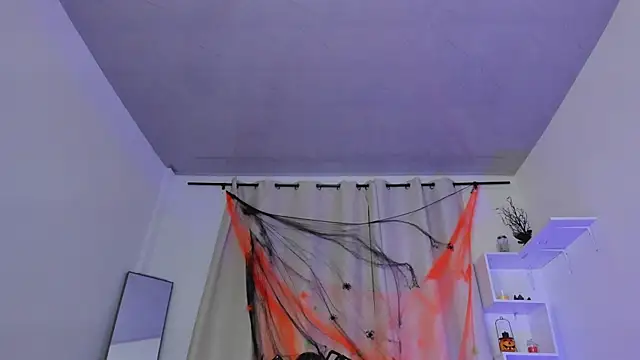 Selenafox 0 online show from October 14, 2025, 2:01 am