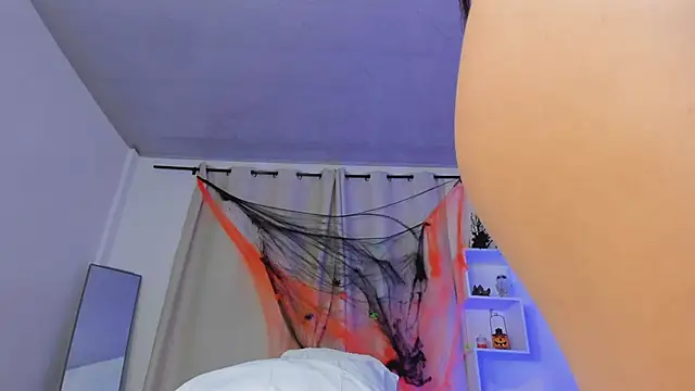 Selenafox 0 online show from October 30, 2025, 2:13 am