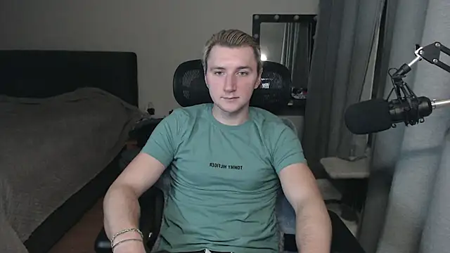 Elvin Vaenight online show from October 22, 2025, 1:39 am