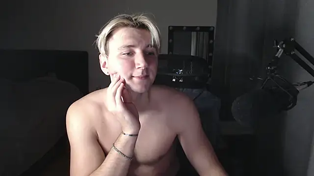 Elvin Vaenight online show from November 1, 2025, 6:32 pm