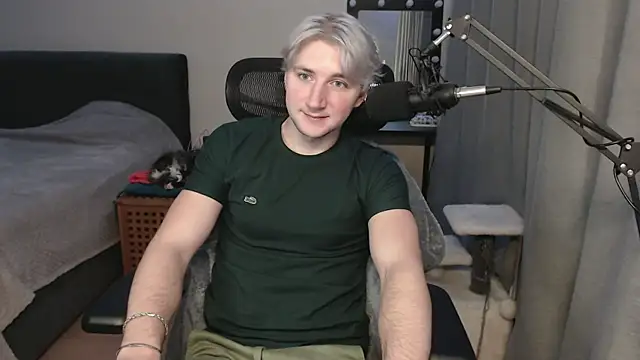 Elvin Vaenight online show from November 11, 2025, 10:32 pm