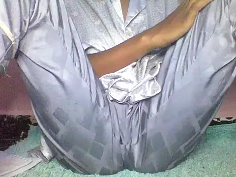 Snapshot of Moongodessy chatting on December 16, 2025, 7:02 am Moongodessy online show from December 16, 2025, 7:02 am