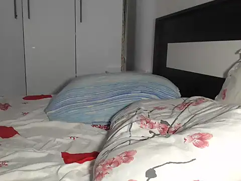 Snapshot of petite_danielle chatting on June 25, 2026, 7:57 am petite danielle online show from June 25, 2026, 7:57 am