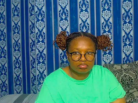 JUICEYLIPS333 online show from October 14, 2025, 5:03 pm