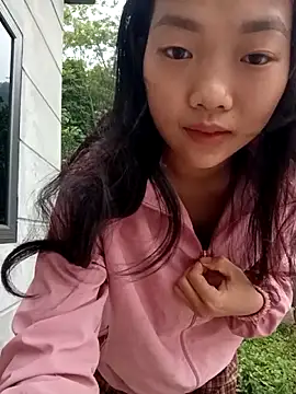 Snapshot of Ananine chatting on April 2, 2026, 11:02 pm Ananine online show from April 2, 2026, 11:02 pm