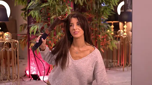 StephieRouse online show from March 28, 2026, 8:47 am