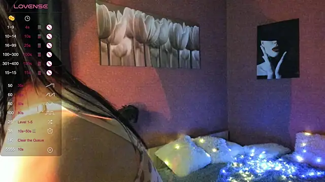 Juliorah online show from October 23, 2025, 3:00 pm