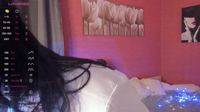 Juliorah online show from October 26, 2025, 2:34 pm