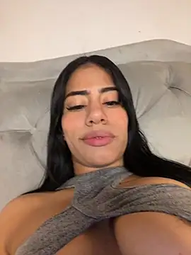 Snapshot of Catalinajones2 chatting on October 8, 2025, 2:58 pm Catalinajones2 online show from October 8, 2025, 2:58 pm