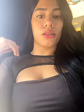 Snapshot of Catalinajones2 chatting on November 6, 2025, 7:37 pm Catalinajones2 online show from November 6, 2025, 7:37 pm