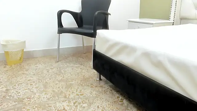 DOUGLAS 099 online show from October 4, 2025, 4:10 am