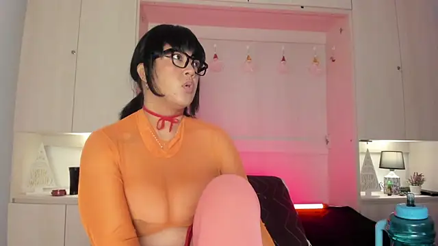 Snapshot of VickyRuiz_ chatting on November 17, 2025, 12:22 pm VickyRuiz online show from November 17, 2025, 12:22 pm