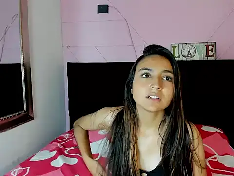 Snapshot of MeggannFoxx chatting on September 16, 2025, 5:47 pm MeggannFoxx online show from September 16, 2025, 5:47 pm