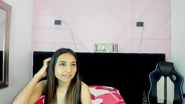 Snapshot of MeggannFoxx chatting on September 20, 2025, 12:39 pm MeggannFoxx online show from September 20, 2025, 12:39 pm