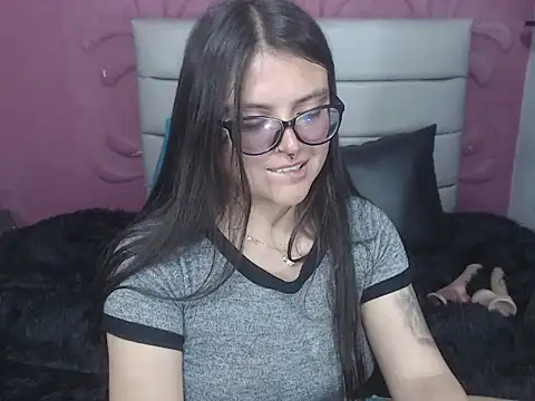 Cailing Zu online show from November 17, 2025, 7:52 pm