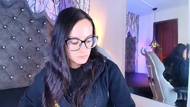 Snapshot of Zami_Escobar_of chatting on November 15, 2025, 6:59 pm Zami Escobar of online show from November 15, 2025, 6:59 pm