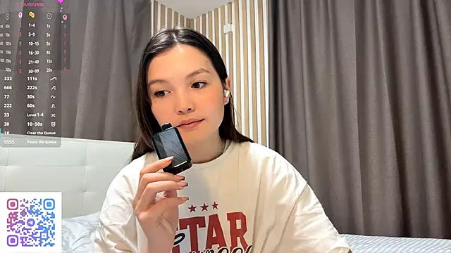 KiraVelvet online show from October 1, 2025, 6:03 pm