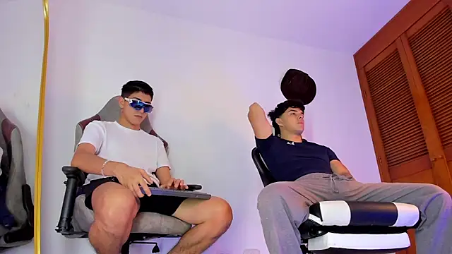 sotooliver3 online show from October 17, 2025, 8:44 pm