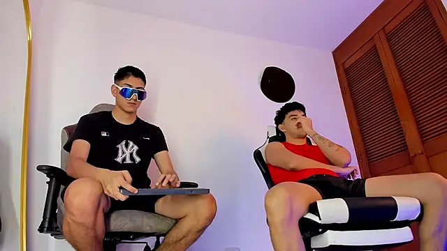 sotooliver3 online show from November 2, 2025, 8:00 pm