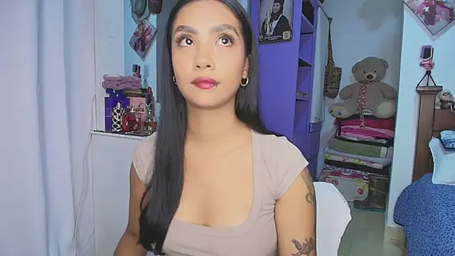 mia yireth online show from November 12, 2025, 12:55 am