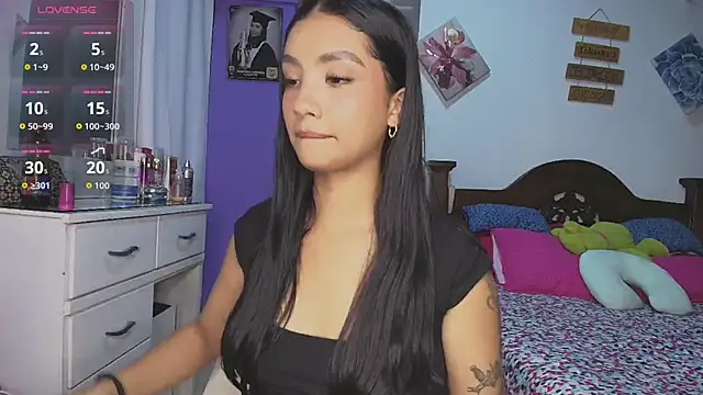 mia yireth online show from November 22, 2025, 12:42 am