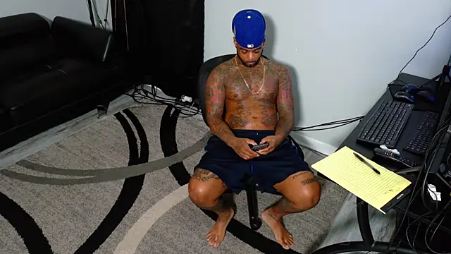 SLANGONDEMHOES online show from November 24, 2025, 6:07 pm