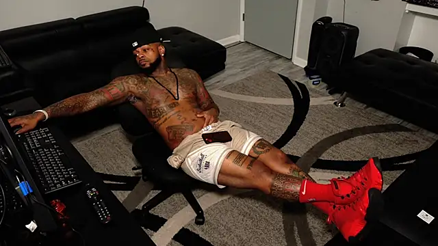 SLANGONDEMHOES online show from February 10, 2026, 9:19 pm