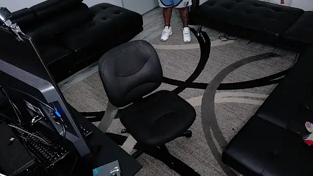 SLANGONDEMHOES online show from April 13, 2026, 5:29 pm