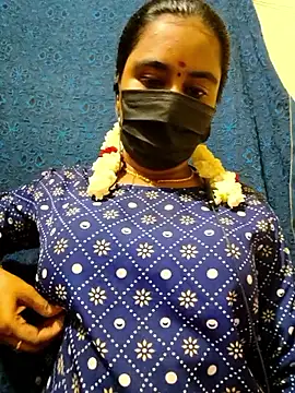 Snapshot of mini-queen chatting on April 12, 2026, 4:01 pm mini-queen online show from April 12, 2026, 4:01 pm