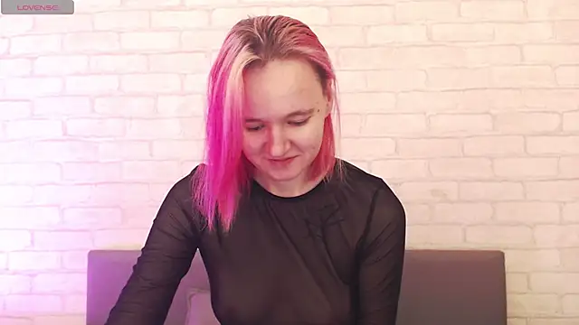 Ericha Stone online show from October 31, 2025, 1:28 am