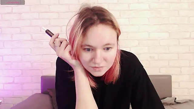 Ericha Stone online show from February 2, 2026, 8:13 am