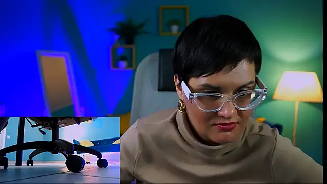 LauraDavidsons online show from November 30, 2025, 4:11 pm