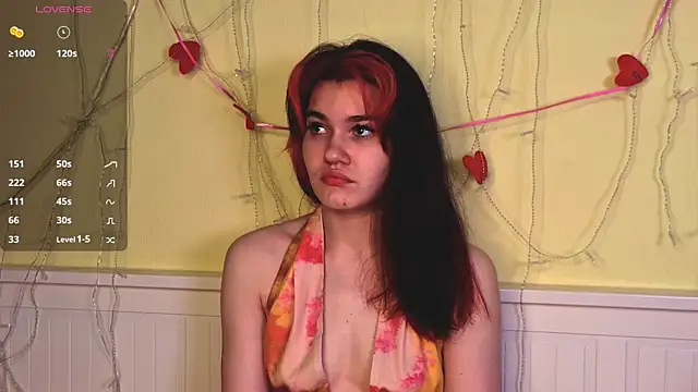 MauraSpurrier online show from November 4, 2025, 7:02 pm