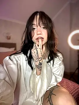 Snapshot of YourLittleDevil chatting on October 10, 2025, 1:21 pm YourLittleDevil online show from October 10, 2025, 1:21 pm