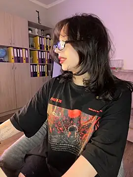 Snapshot of YourLittleDevil chatting on November 10, 2025, 1:32 pm YourLittleDevil online show from November 10, 2025, 1:32 pm