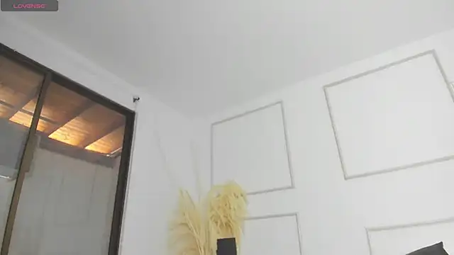 Emilywillis8 online show from November 3, 2025, 1:23 pm