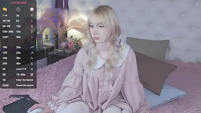 cutetomie online show from November 30, 2025, 9:52 pm