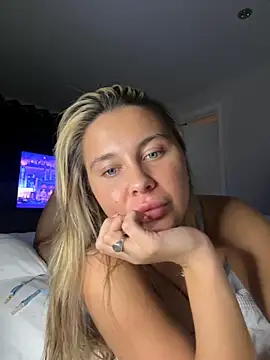 Snapshot of EllaBluee chatting on September 12, 2025, 10:10 pm EllaBluee online show from September 12, 2025, 10:10 pm