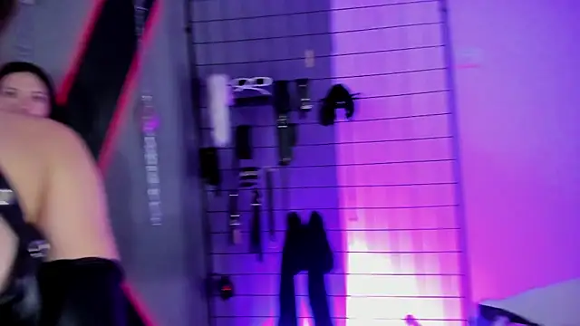 MissKara Ariana bdsm online show from November 26, 2025, 10:49 am