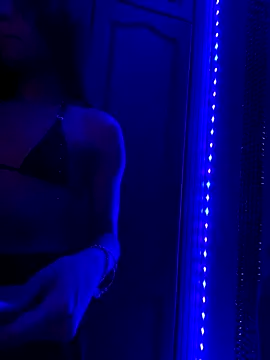 VeronicaSaenzx online show from November 23, 2025, 9:36 pm