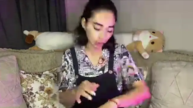 TAG MIGGI online show from October 4, 2025, 7:34 pm