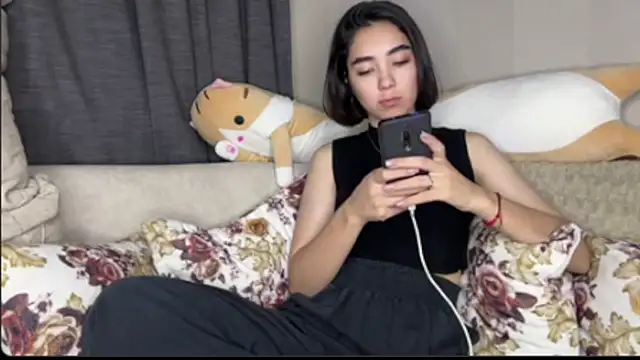 TAG MIGGI online show from October 11, 2025, 6:06 pm