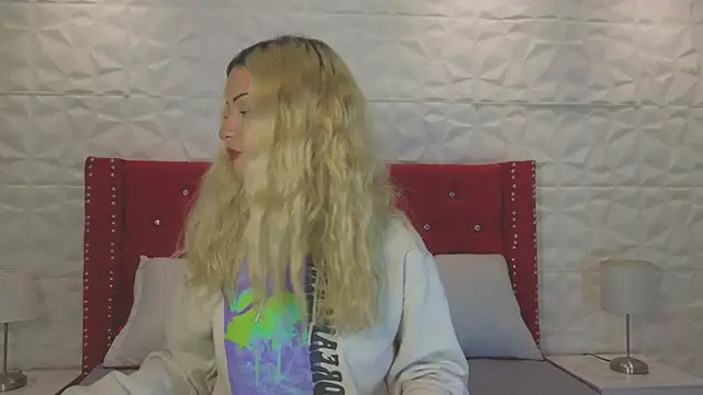 Lucy n pink online show from October 10, 2025, 7:35 pm