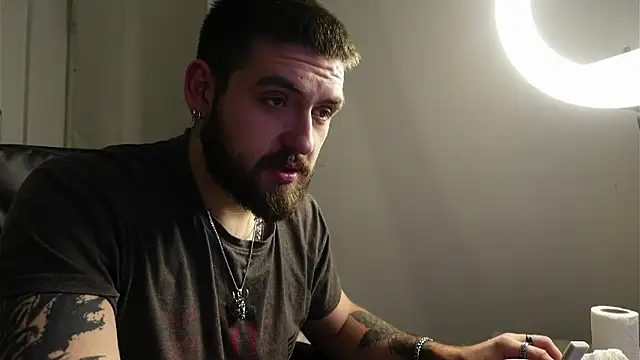 Snapshot of Mike_Platano chatting on November 11, 2025, 7:58 pm Mike Platano online show from November 11, 2025, 7:58 pm