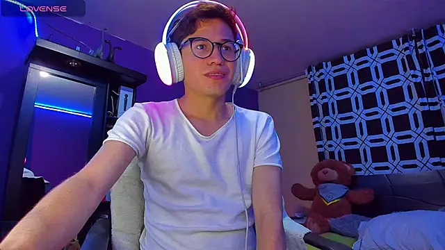 Lunarie  online show from September 10, 2025, 4:34 am