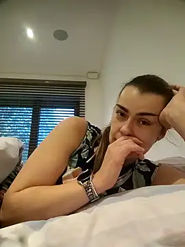 Carolinemiam online show from October 30, 2025, 4:08 pm