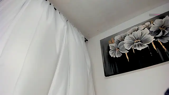 Nicolletease online show from October 25, 2025, 1:18 pm