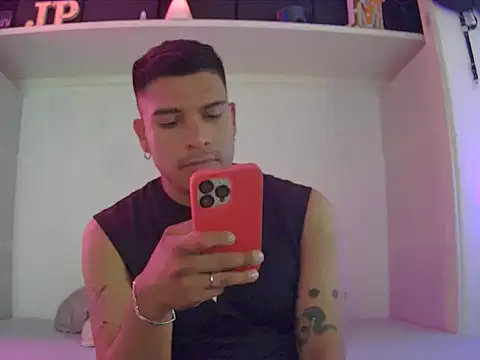 Snapshot of Romario28 chatting on October 15, 2025, 8:31 pm Romario28 online show from October 15, 2025, 8:31 pm