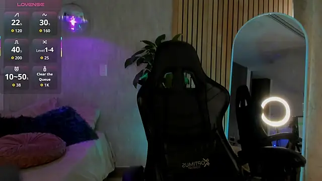 emma       online show from October 14, 2025, 8:20 pm