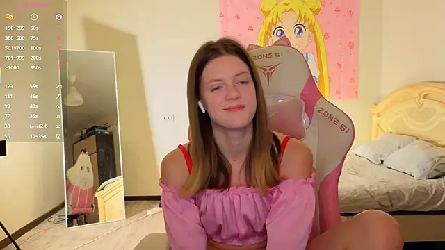 VibeQueenLucy online show from December 22, 2025, 12:57 pm